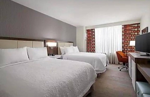 Champaign Hotel | 2-Star Hotel ∙ Hampton Inn Champaign Southwest