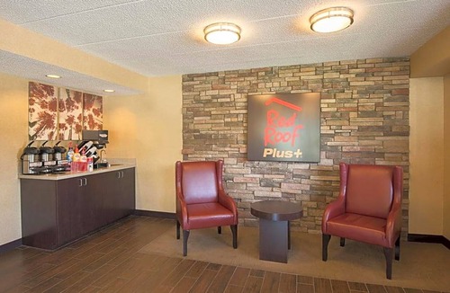 Willowbrook Hotel | 2-Star Hotel ∙ Red Roof Inn PLUS Chicago - Willowbrook