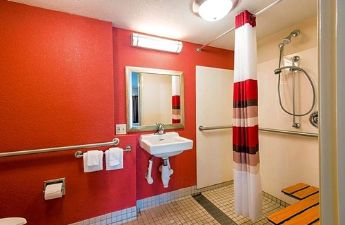 Rockford Hotel | 2-Star Hotel ∙ Red Roof Inn Rockford East - Casino District