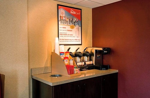 Rockford Hotel | 2-Star Hotel ∙ Red Roof Inn Rockford East - Casino District
