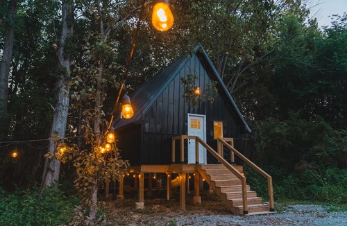Marion Cabin | 2 Treehouse Stay: Blonde and Brunette