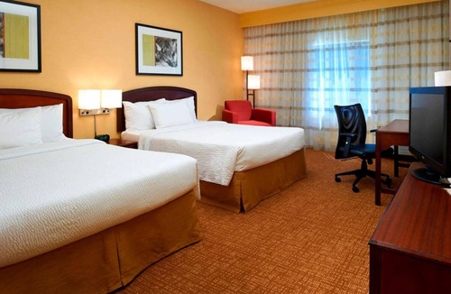 West Dundee Resort | 2 Units Close to Spring Hill Mall, FREE Parking, Indoor Pool, Pet-Friendly!
