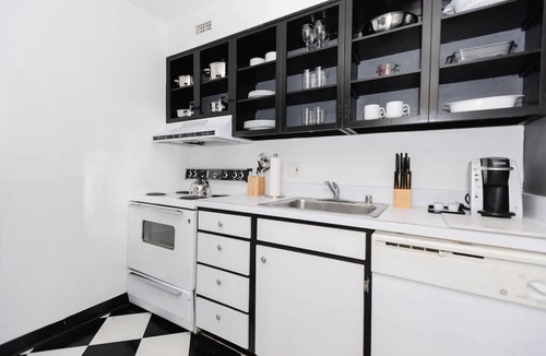 West End Apartment | 2 Units | Washington DC Stay w/Kitchen & Desk | Easy Access to Business Hubs