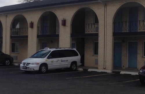 Naperville Hotel | 200 m² Motel ∙ 4 guests
