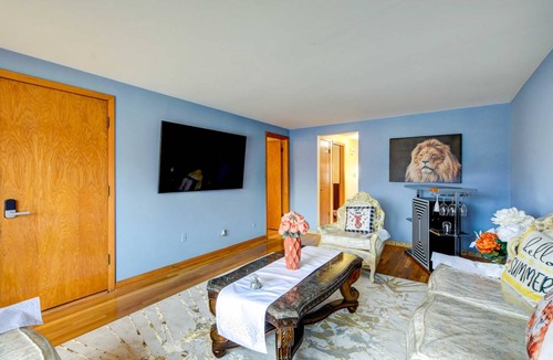 Oak Lawn Apartment | 204 m² Apartment ∙ 3 bedrooms ∙ 6 guests