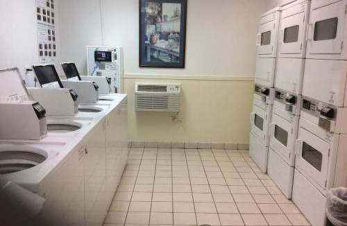 Elk Grove Village Hotel | 21 m² Hotel ∙ 4 guests