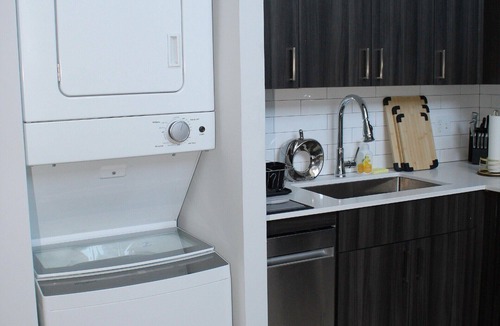 Rogers Park Apartment | 24/7 Rentals