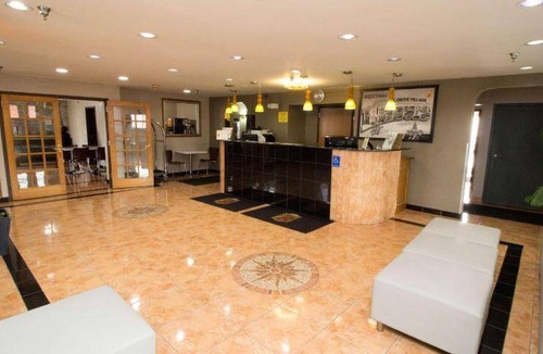 Elk Grove Village Hotel | 25 m² Hotel ∙ 127 guests
