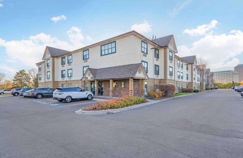 Downers Grove Hotel | 27 m² Hotel ∙ 127 guests