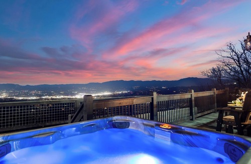 Gatlinburg - Pigeon Forge Cabin | 270° Panoramic Views - Private Pool - Private Pickleball - Mountain Top Luxury!