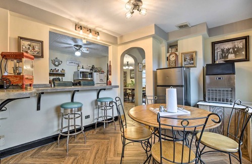 Hanover Park House | 287 m² House ∙ 4 bedrooms ∙ 10 guests