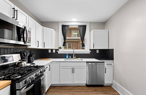 Peoria House | 2BD Home Near OSF | Perfect for Nurses
