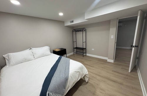 O'Hare Apartment | 2bedroom apartment in fantastic Chicago near Ohare and quick drive into the city