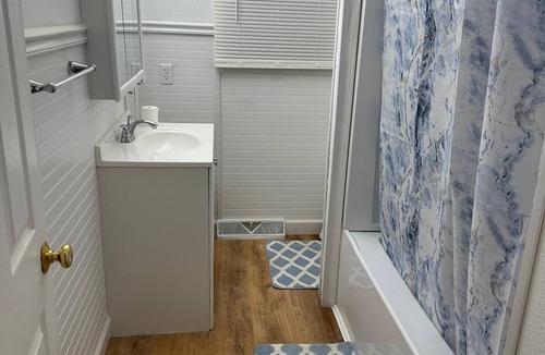 Peoria House | 2Bedroom Home away from home