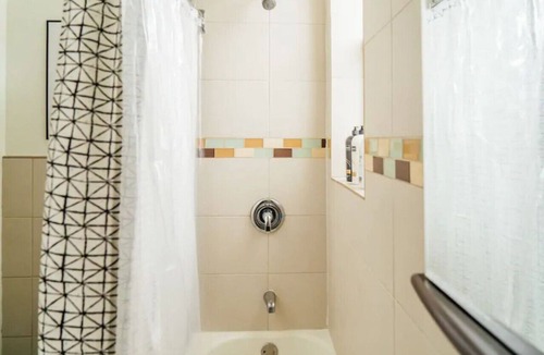 Wrigleyville Apartment | 2BR Apartment near Diner, Shops & Wrigley Field