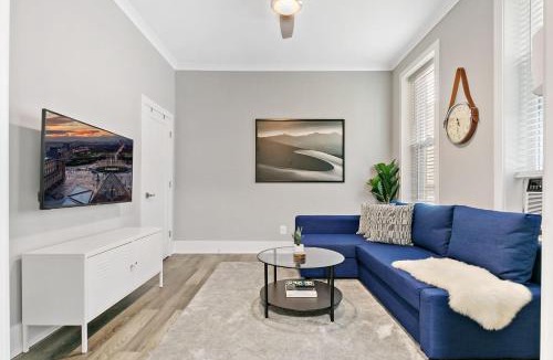 West Town Apartment | 2BR Comfy and Stylish Apt in West Town - Erie 1R