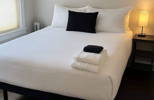 Rogers Park Apartment | 2BR Getaway - Comfy & Ready