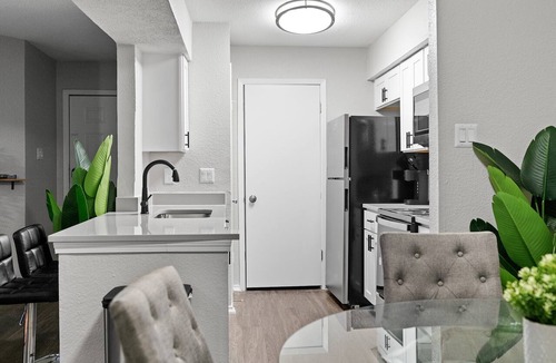University Hills and Windsor Park Apartment | 2BR in University Hills Austin bo7g