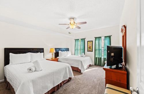 Red Hill House | 2BR Legends Golf Villa - Ground Floor - Pond View