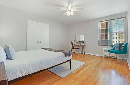 West Ridge Apartment | 2BR Modern & Comfy Apt in Rogers Park near Dining!