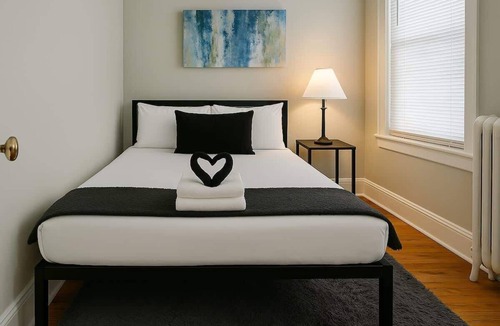 Wrigleyville Apartment | 2BR Steps from Wrigley Field