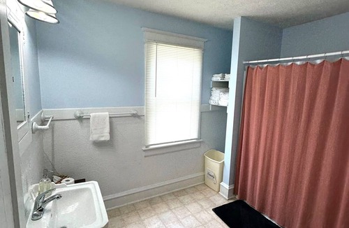 Bloomington Condo | 2BR Upper Condo in Excellent Area