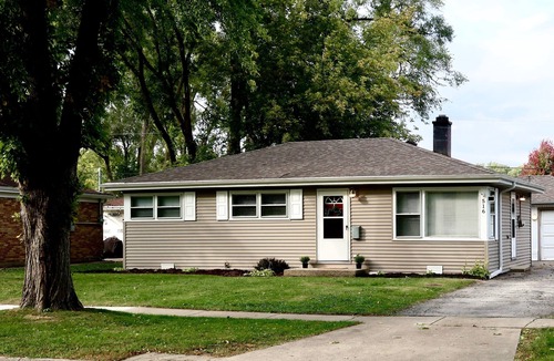 Mundelein House | 2br w/KING Bed, 20min to Great Lakes Naval Base
