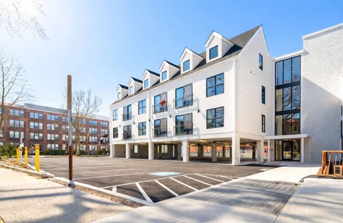 Mill River Apartment | 2BR Yale Visit Stay + Easy Parking