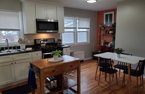 Geneva Apartment | 2CHICAGO Train 1MI/WIFI/KING/Free parking/Fox River Bike Trail