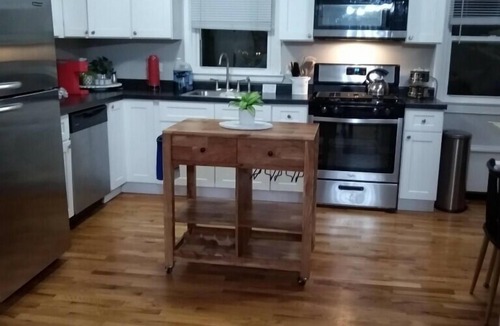 Geneva Apartment | 2CHICAGO Train 1MI/WIFI/KING/Free parking/Fox River Bike Trail
