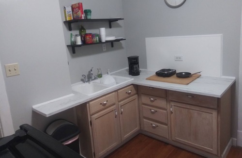 Oak Park House | 2nd floor unit w/ 2 bedrooms/ 1 bath/ kitchen a gym and a deck