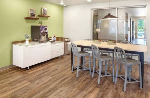 Austin Hotel | 3 Accessible Spacious Suite w/Kitchen Near Austin Hot Spots –Affordable & Clean