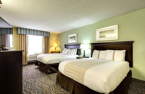 Devils Lake Hotel | 3 Accommodations near Quentin Burdick Sports Arena | Pool Access & Free Parking