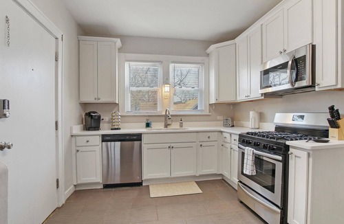 Libertyville Apartment | 3 Bdr ★ 3 King Beds ★ Ideal refuge during the crisis
