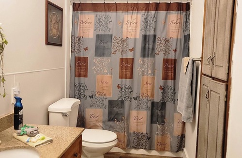 Johnston City Cottage | 3 Bdr Getaway Hunters, Fishermen, Racers Vendors parking for your equipment!n