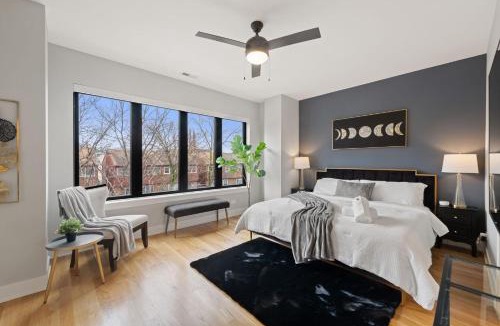 Heart of Chicago Apartment | 3 Bed 2 Bath Chicago Retreat w Balcony & Parking