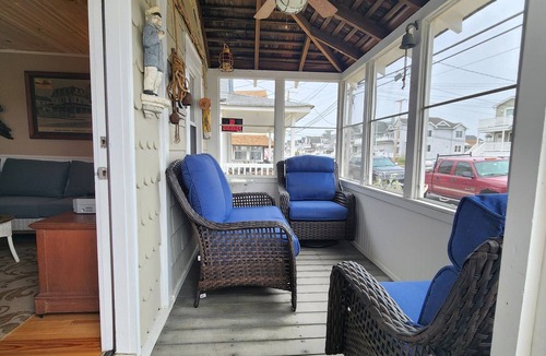 Manasquan House | 3 bed 2 blocks from Beach. Parking & BEACH BADGES INCLUDED