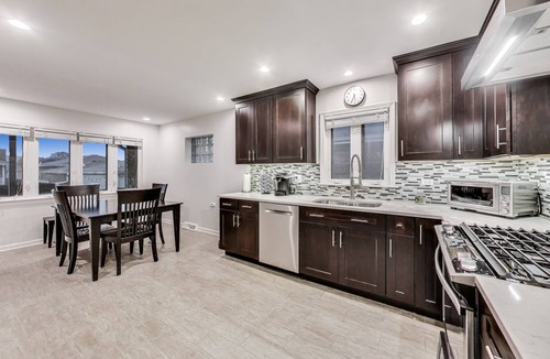 O'Hare House | 3-Bed Home by O'hare & Rosemont