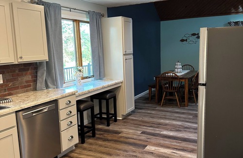 Dorsey House | 3 bedroom 2 bath sleeps 6 comfortably with the option of 8 on a dual twin daybed