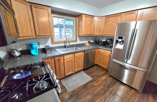 Fox Valley House | 3 bedroom 3 bath lovely home in Aurora IL