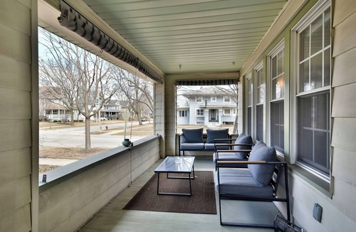 Oak Park House | 3 bedroom 3 Bathroom Parking included