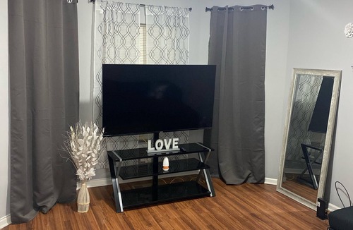 Greater Grand Crossing Apartment | 3 bedroom apartment easily 15 mins from downtown 10 mins from Chicago’s beach!