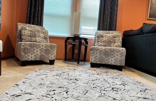 La Grange Apartment | 3 bedroom Condo on Lagrange