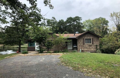 Collinsville House | 3 Bedroom Home - Lake Views on 3 Sides