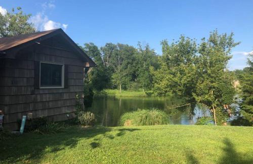 Collinsville House | 3 Bedroom Home - Lake Views on 3 Sides