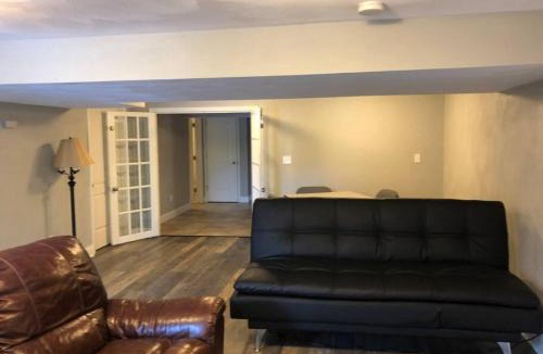 Collinsville House | 3 Bedroom Home - Lake Views on 3 Sides