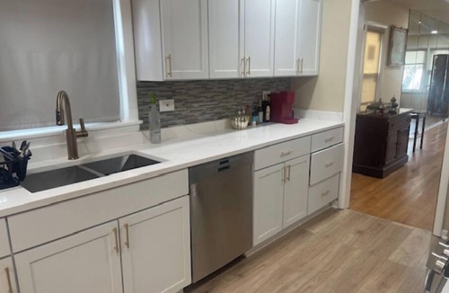 Calumet Heights Apartment | 3-bedroom house in cool Chicago with WiFi, AC