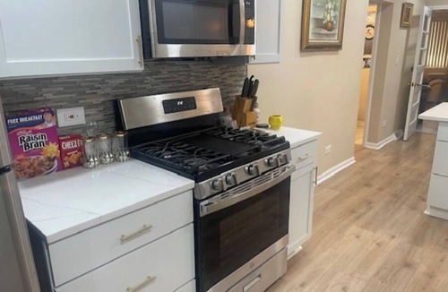 Calumet Heights Apartment | 3-bedroom house in cool Chicago with WiFi, AC