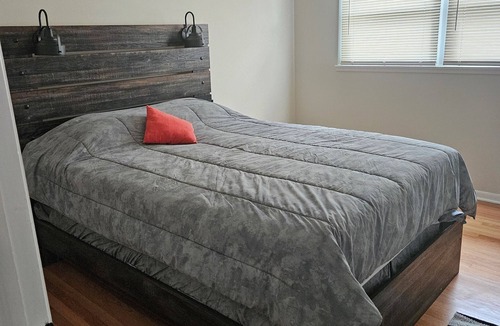 Ashburn House | 3-bedroom house in wonderful Chicago, near Evergreen Park-87th and California