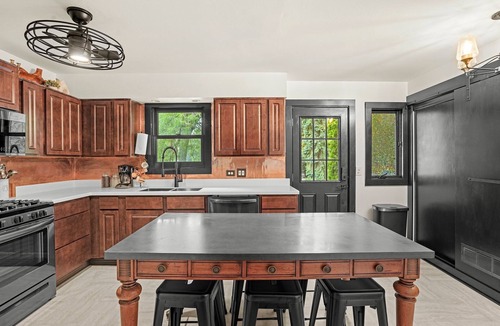 Willowbrook House | 3 Bedroom+Office-Huge Sofa-Chic Decor-Garden-5 TVs-25min to Midway or O'Hare